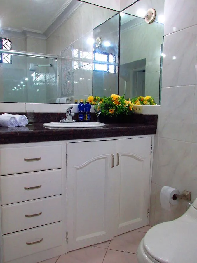 Home Suite Garden Guayaquil 3*,